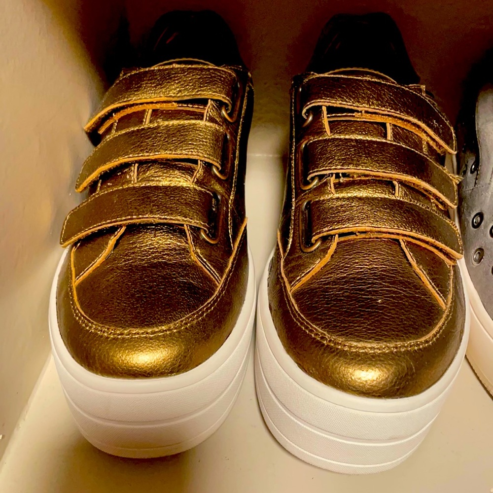 DKNY BRONZE SNEAKERS 👟